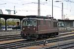 Am 06.10.2015 stand BLS Cargo Re 4/4 185 (425 185-6)  Lalden  abgestellt im Badischen bahnhof von Basel und wartete auf ihren nächsten Einsatz.