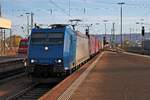 Mit einem Containerzug nach Belgien fuhr am 10.11.2015 die Alpha Trains/Railtraxx 185 515-4 über Gleis 3 durch den Badischen Bahnhof von Basel in Richtung Norden.