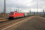 Am 13.01.2016 bespannte 185 218-5 dem  Lanutti -KLV, als sie durch den Badischen Bahnhof von Basel über Gleis 4 fuhr in Richtung Weil am Rhein.