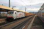 Mit einem Containerzug nach Aachen West/Belgien fuhr am 13.01.2016 die Maquarie Rail/Cossrail 186 905 XR über Gleis 4 durch den Badischen Bahnhof von Basel in Richtung Norden.