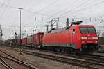 Mit einem Containerzug nach Italien fuhr am Nachmittag des 13.03.2018 die 152 052-7 durchs nördliche Vorfeld vom Badischen Bahnhof von Basel in Richtung Rangierbahnhof Muttenz.