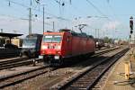 Am 04.10.2014 fuhr DBSC 185 017-1 als Lokzug durch den Badischen Bahnhof von Basel gen Muttenz, während im Hintergrund die Re 465 011-5 aufgerüstet wird um später eine Güterzug in