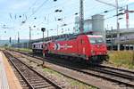 Nachschuss auf RHC 2051 (185 582-4), als sie am 26.06.2015 von RHC DE62 (266 062-9) durch den Badischen Bahnhof von Basel gen Rangierbahnhof Muttenz geschleppt wurde.