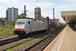 Am 26.06.2015 fuhr Railpool/Lokomotion/BLS Cargo 186 251 mit einem KLV über Gleis 1 durch den Badischen Bahnhof von Basel in Richtung Rangierbahnhof Muttenz.