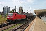 Mit einem Kesselwagenzug fuhr am 26.06.2015 die 185 113-8 über Gleis 1 durch den Badischen Bahnhof von Basel gen Rangierbahnhof Muttenz.