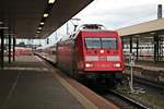 Einfahrt am Morgen des 08.07.2015 von 101 004-0 mit dem IC 61419 (Duisburg Hbf - Basel SBB)/CNL 40419 (Amsterdam Centraal - Zürich HB)/CNL 479 (Hamburg-Altona - Zürich HB) in Basel Bad Bf. Nach einem Personalwechsel beförderte die 101 004-0 den Zug noch nach Basel SBB und übergab ihn dort an eine Re 4/4 der SBB.