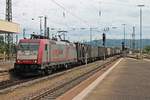 Durchfahrt am 13.07.2015 von 185 601-2 mit einem Containerzug (Italien - Aachen West - Antwerpen) über Gleis 4 in Basel Bad Bf in Richtung Norden.
