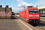 Ausfahrt am 27.07.2015 von 101 132-9 mit dem EC 9 (Hamburg Altona - Zürich HB) aus dem Badischen Bahnhof von Basel in Richtung Basel SBB.