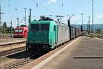 Durchfahrt am 03.08.2015 von Alpha Trains/Crossrail 185 576-6 mit einem GTS-Containerzug nach Belgien in Basel Bad Bf gen Weil am Rhein.