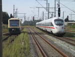 Eine kleine Wettfahrt lieferten sich,am 19.September 2020,der PRESS VT650 032 und der ICE-T 4011 092 aus Bergen/Rügen.Am Ende vom Bahnsteig aus.