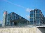 Berlin Hbf. Das Bild wurde von der Spree gemacht.