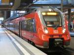 Der 442 325 mit der RB 19 auf dem Weg von Berlin-Gesundbrunnen nach Senftenberg am 14.03.2014 in Berlin Hbf (tief).