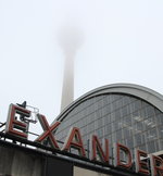 Impression vom Bahnhof Alexanderplatz. Der Fernsehturm ist kaum zu sehen..

Berlin Alexanderplatz, 17. Oktober 2016