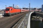 182 022-4 erreicht am 18.3.2018 mit dem IRE4278  Berlin-Hamburg-Express  von Berlin Ostbahnhof nach Hamburg Hauptbahnhof den Berliner Hauptbahnhof.