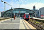 Aus der gläsernen Bahnhofshalle:  DBpbzfa mit Schublok 182 0?? (Siemens ES64U2) von DB Regio Nordost als RE 3116 (RE1) von Frankfurt(Oder) nach Brandenburg Hbf verlässt Berlin Hbf auf Gleis