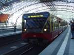 Eine S-Bahn (BR 480) im Berliner Hauptbahnhof am 12.04.2007 