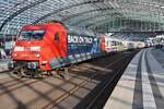 101 068-5 steht am 30.10.2021 mit dem IC142 nach Amsterdam Centraal im Berliner Hauptbahnhof bereit.
