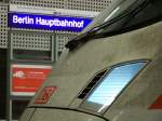 Im Katzenauge eines ICE-T´s - Berlin Hauptbahnhof -  Aufgenommen im Oktober 2007.