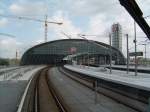 Hier noch einmal der zuknftige Berliner Hauptbahnhof (Lehrter Bahnhof) aus der Berliner Panorama S-Bahn heraus geknipst, in einer etwas greren Aufnahme.