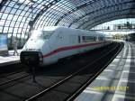 Mit geffneter Bugklappe kommt am 13.09.2008 der ICE 402 020 aus Kln/Bonn Flughafen als ICE 545 in den Berliner Hbf eingefahren.