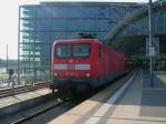 112 105 steht mit dem RE nach Eisenhttenstadt abfahrbereit im Hbf Berlin.