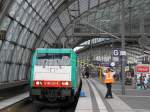 E 186 241-6 wird fr die Fahrt nach Warschau sauber gemacht.