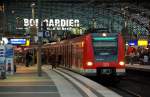 423 900 steht  am 26.10.09 als Verstrker im Berliner Hbf zur Abfahrt zum Ostbahnhof bereit.
