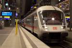 IC 2352 nach Erfurt Hbf prsentierte sich mit einem sehr sauberen Steuerwagen hier am Berliner Hbf (tief). Als Lok diente 120 103-7. 05.12.2009
