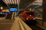 101 029-7 mit dem IC 2074 nach Westerland(Sylt) in Berlin Hbf (tief). 16.10.2010