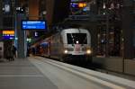 DB Taurus 182 004-2  Porsche  mit dem Warnemnde Express (RE 38590) in Berlin Hbf (tief). 30.10.2010