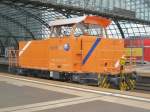 Hier 352 105-1 als Lz in Richtung Berlin Ostbahnhof, bei der Durchfahrt am 18.6.2011 durch Berlin Hbf.