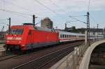 Hier 101 104-8 mit EC248 von Krakow Glowny nach Hamburg-Altona, bei der Einfahrt am 30.4.2012 in Berlin Hbf.