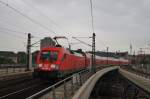 Hier 182 003-4 mit einem RE2 (RE37381) von Wismar nach Cottbus, bei der Ausfahrt am 16.6.2012 aus Berlin Hbf.