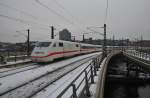 Hier 402 038-4  Saarbrcken  als ICE940 von Berlin Ostbahnhof nach Kln/Bonn Flughafen mit 808 010-3  Fontanestadt Neuruppin  als ICE950 von Berlin Ostbahnhof nach Kln Hbf., bei der Einfahrt am 15.12.2012 in Berlin Hbf.