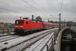 Hier 114 017 mit einem RE2 (RE37369) von Cottbus nach Wismar, bei der Einfahrt am 15.12.2012 in Berlin Hbf.