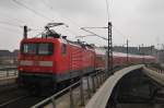 Hier 112 187 mit einem RE2 (RE37364) von Wittenberge nach Cottbus, bei der Ausfahrt am 16.2.2013 aus Berlin Hbf. 