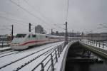 Hier 401 566-5  Gelnhausen  als ICE599 von Berlin Ostbahnhof nach Mnchen Hbf., bei der Einfahrt am 10.3.2013 in Berlin Hbf. 