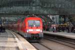 182 002 mit dem RE1 (RE 18183) von Brandenburg Hbf nach Frankfurt(Oder), bei der Ausfahrt aus dem Berliner Hbf. 05.04.2013