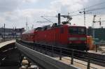 Hier 114 002-9 mit einem RE2 (RE37364) von Wittenberge nach Cottbus, bei der Ausfahrt am 1.5.2013 aus Berlin Hbf.