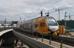 Hier 445 111-8 als RE2 (RE37368) von Wittenberge nach Cottbus, bei der Ausfahrt am 1.5.2013 aus Berlin Hbf. 