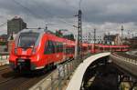 Hier 442 640-9 und 442 335-6 als RB14 (RB18923) von Nauen nach Berlin Ostbahnhof, bei der Ausfahrt am 27.6.2013 aus Berlin Hbf. 