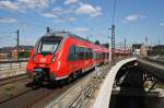 Hier 442 333-1 als RB14 (RB18925) von Nauen nach Berlin Schönefeld Flughafen, bei der Ausfahrt am 6.7.2013 aus Berlin Hbf.