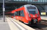 Hier 442 820-7 und 442 133-5 als RB14 (RB18919) von Nauen nach Berlin Schönefeld Flughafen, bei der Ausfahrt am 26.7.2013 aus Berlin Hbf.