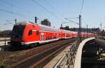 Hier ein RE1 (RE18172) von Frankfurt(Oder) nach Brandenburg Hbf., bei der Einfahrt am 17.8.2013 in Berlin Hbf. Schublok war 182 003. 