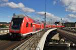 Hier ein RE1 (RE18115) von Magdeburg Hbf. nach Berlin Ostbahnhof, bei der Ausfahrt am 29.9.2013 aus Berlin Hbf. Zuglok war 182 010.