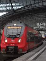 442 319 als RB14 zum Flughafen Schnefeld steht im Berliner Hauptbahnhof. (Herbst 2013)