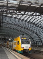 Ein 445 der ODEG steht im Berliner Hauptbahnhof.