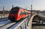 Hier 442 831-4 als RB14 (RB18915) von Nauen nach Berlin Schönefeld Flughafen, bei der Ausfahrt am 1.2.2014 aus Berlin Hbf. 