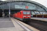 Hier 143 812-6 mit einer RB14 (RB18925) von Nauen nach Berlin Schönefeld Flughafen, bei der Ausfahrt am 15.3.2014 aus Berlin Hbf.