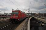 Hier 101 123-8 mit IC2431 von Emden Außenhafen nach Cottbus, bei der Ausfahrt am 1.5.2014 aus Berlin Hbf. 